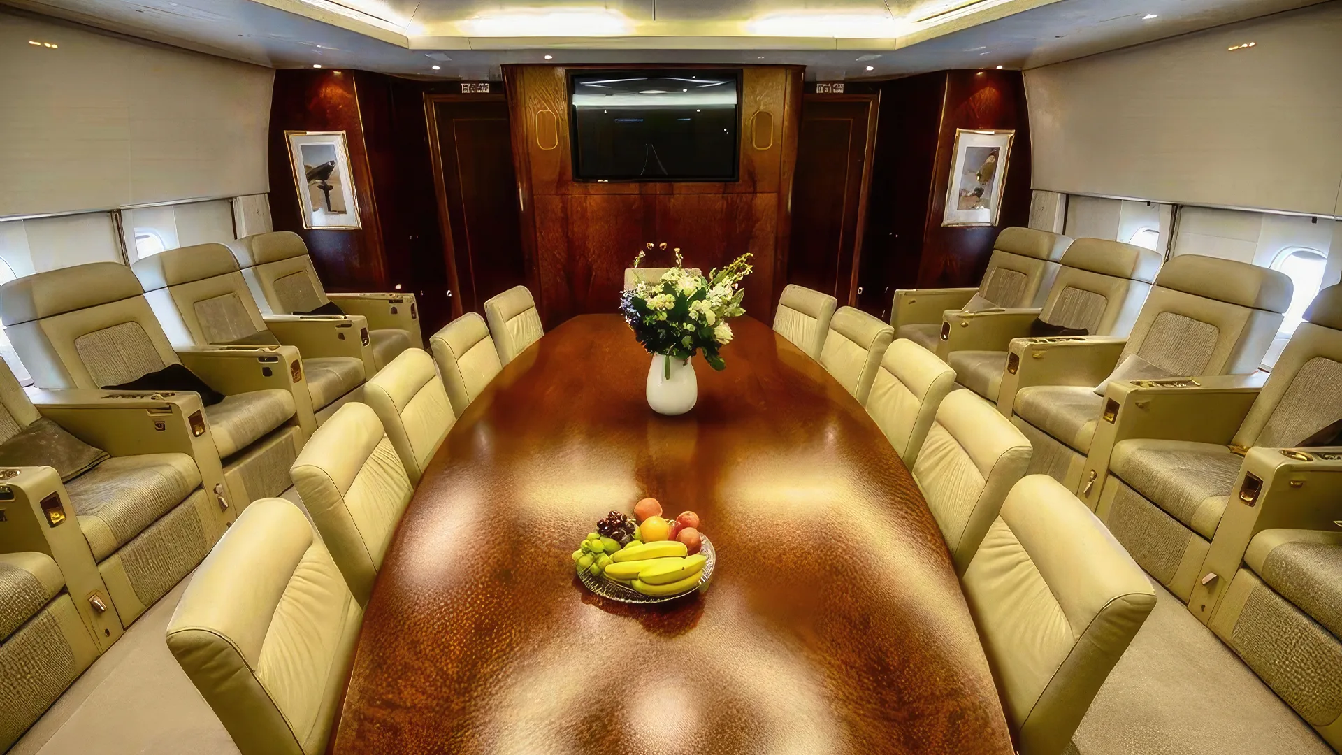 Boeing 747-400 conference room