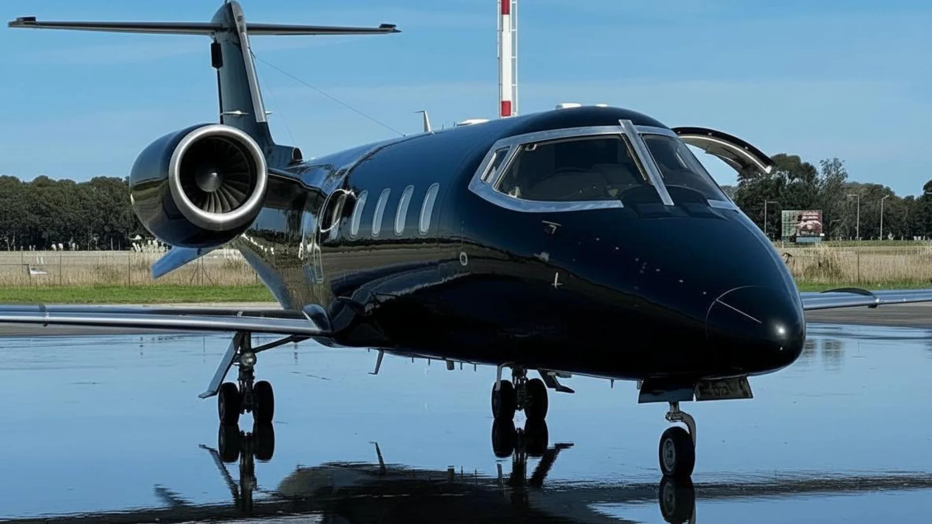 Learjet 60 LV-BFR photo 2