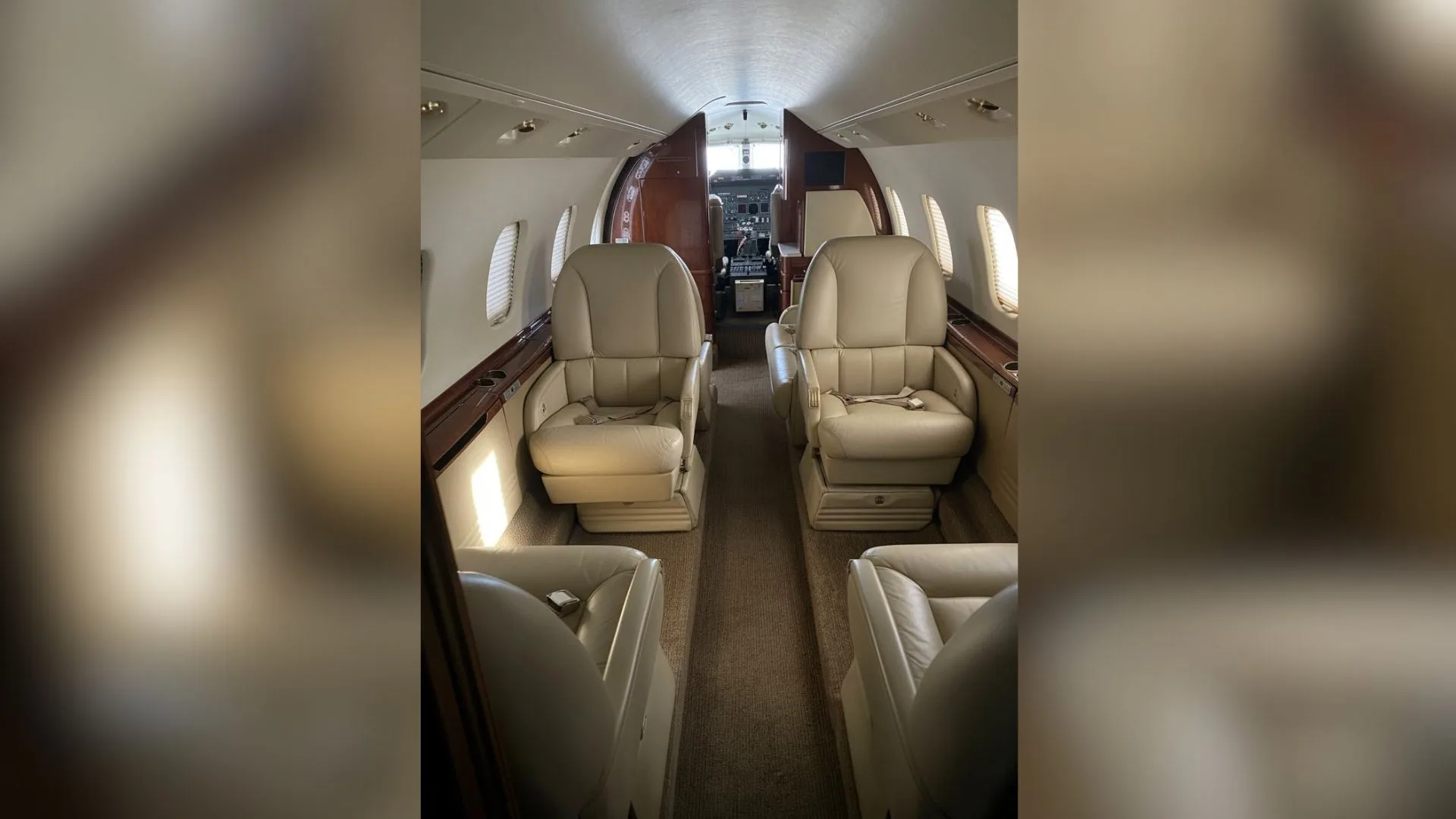 Learjet 60 LV-BFR photo 3